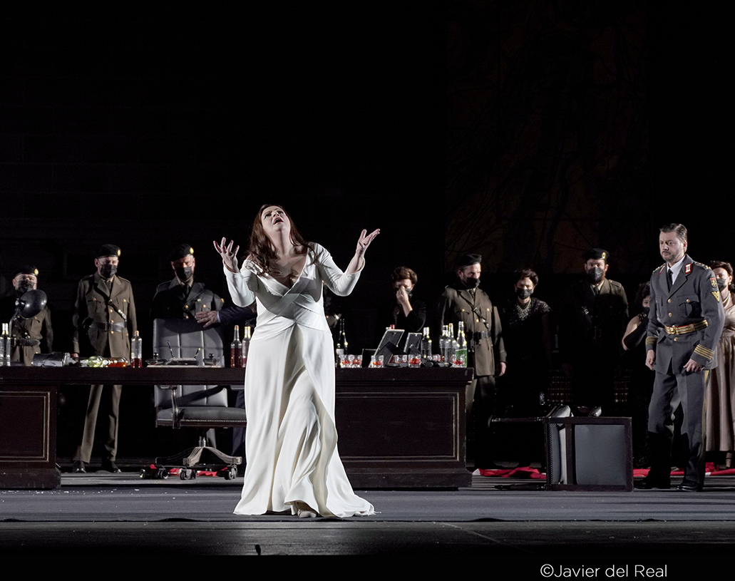 Senta, Bayreuther Festspiele, m. S. Youn als Holländer © Enrico Nawrath